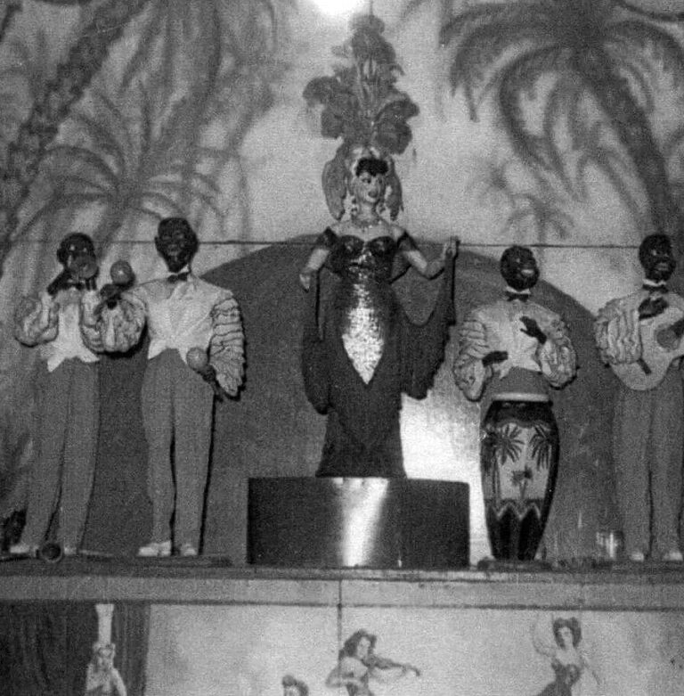 Teatro de Autómatas - El Teatro - Orquesta Hollywood