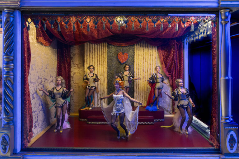 Teatro de Autómatas - Escenarios - Molino Rojo